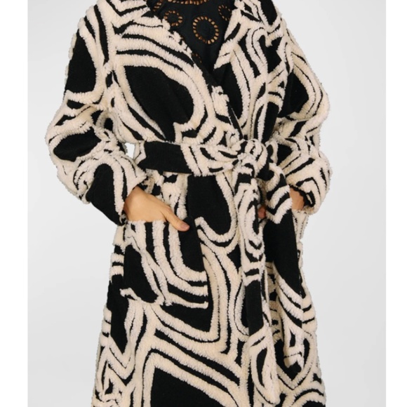 NWT $260 Farm Rio Wild Hearts Tie-Belt Fleece Coat in Various Sizes! - Picture 6 of 7